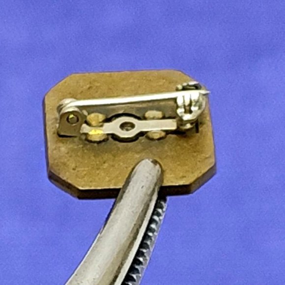 4-H First Year Award Lapel Brass Pin Clover Design & Gold-Tone Patina Finish VTG - Picture 5 of 6